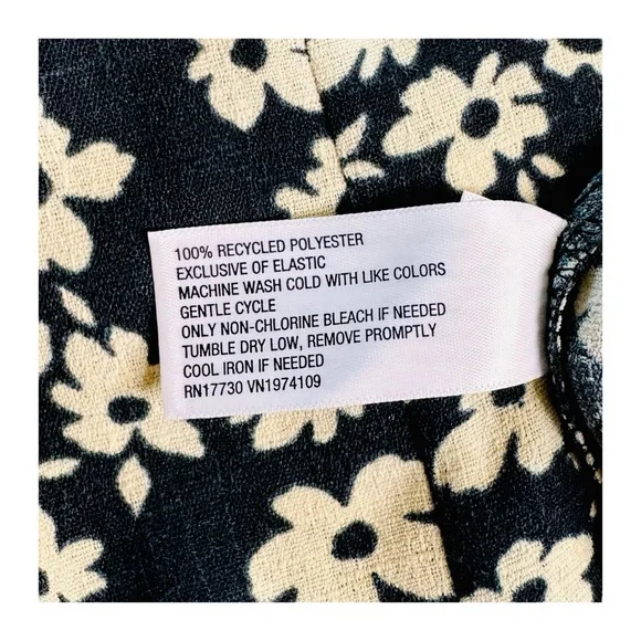 Ingrid & Isabel Maternity Smocked Flower Sundress w/ Pockets Black & Cream Small - Picture 6 of 7